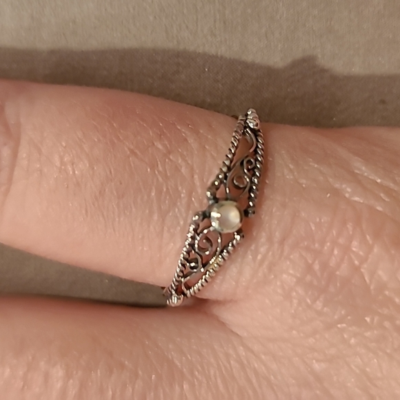 Filigree mother of pearl sterling silver ring - Picture 1 of 5